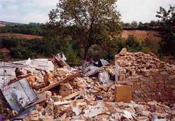 Монастырь после взрыва 13 сентября 1999 года