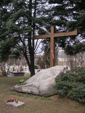 Памятный камень в честь майора Хубаля