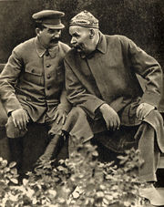 Иосиф Сталин и Максим Горький в скверике на Красной площади, 1931 год