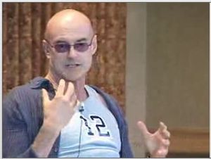 Кен Уилбер на одном из семинаров по интегральному подходу.