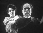 Мэри Филбин и Лон Чейни в фильме «Призрак Оперы» (1925)