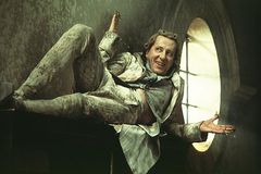В фильме «Перо маркиза де Сада» (2000)