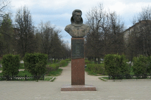Бронзовый бюст (Фото: Весна 2006 год)