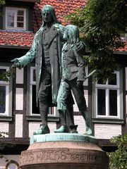 Памятник Гутсмутсу в Кведлинбурге